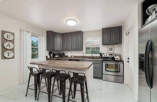 Billings Casa | NEW- Large Solar Powered Home, 5 Bed 2 Bath