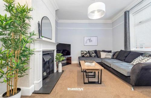 Wolstanton Casa | NEW Lily House by Truestays - 3 Bedroom House in Stoke-on-Trent