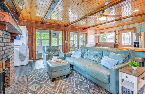 New Lisbon Casa | New Lisbon Home w/ Fire Pit & Ping-Pong!