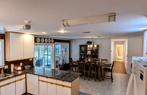 Saucier Casa | NEW LIST Cozy 3BR Family Home, Quiet Wooded Retreat, 20 Miles to Beach & Casino