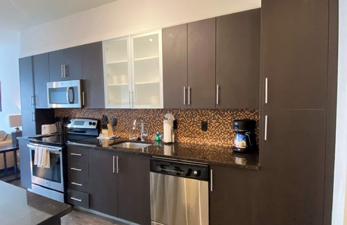Arlington Apartamento | NEW Listing 1BR 1- FREE parking, tons of amenities, and close to DC and metro