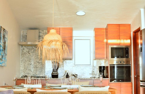 La Audiencia Apartamento | New listing - 2 bedroom, 2 bathroom, AC, Ocean view.