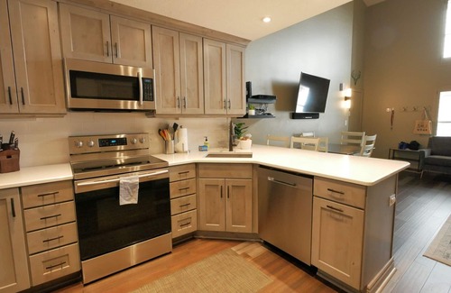 Eden Condominio | New Listing- 2 King Bedrooms next to pool and Hot Tub | 2 Bed, 2 Bath