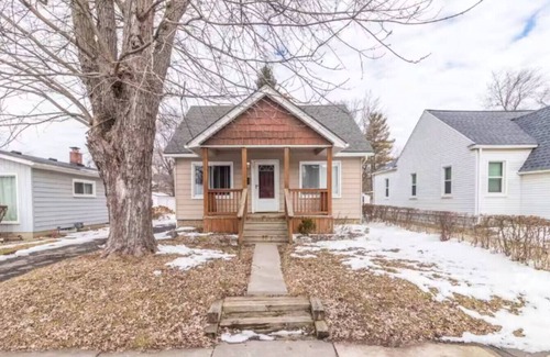 Pontiac Casa | NEW listing-20% off your booking