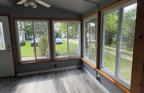 Brooklyn Casa | New listing! 3bedroom 2full bath cottage on Wamplers lake in Brooklyn, Mi.