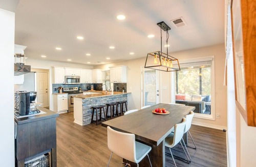 Quitman Casa | New Listing! 4 Bedroom + 3 Bathroom Home with Incredible Shoreline!