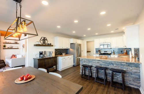 Quitman Casa | New Listing! 4 Bedroom + 3 Bathroom Home with Incredible Shoreline!