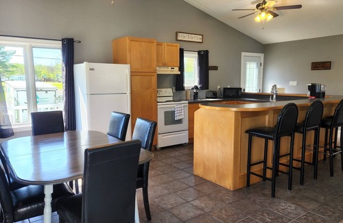 Front of Yonge Cabaña | New Listing - 4 Season Lakefront Chalet Home on Graham Lake Mallorytown