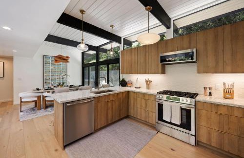 Sherman Oaks Casa | New Listing Architectural Villa by Colby & Conrad