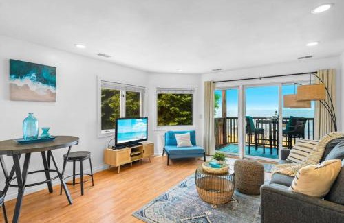 Traverse City Apartamento | New Listing Beach Bliss 211! Stunning bay view