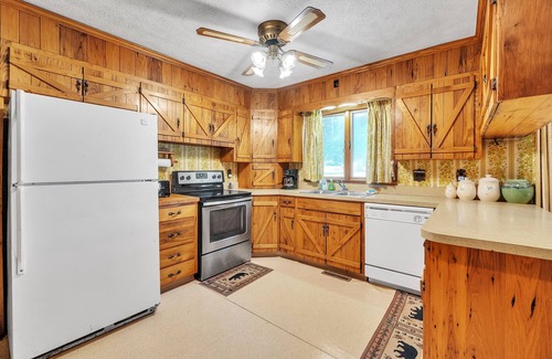 Cabins Cabaña | NEW LISTING! Bear Paw Cottage- 12 mins to Seneca Rocks