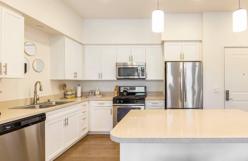 Irvine Apartamento | New Listing - Beautiful Resort Style Living! UPSCALE