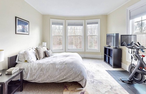 Stevenson Apartamento | New Listing, Beautiful Victorian Apartment 2 beds, 1 bath,