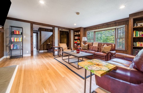 Woodbury Casa | NEW LISTING! BlackWoods Old Country Home by RedAwning