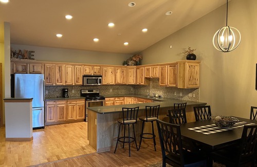 Mauston Condominio | New Listing-Castle Rock Lake Condo