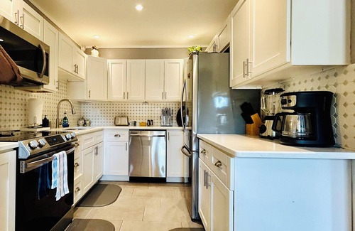 Greater Pinellas Point Casa | !NEW LISTING!CHARMING HOME-TREE SWING-BBQ-NEAR BEACH/PARK/LAKE/RESTAURANT/SHOPS!