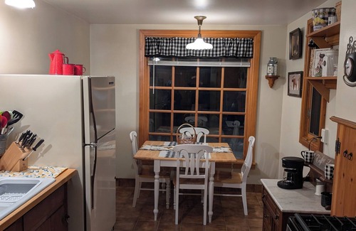 Little Lake Cabaña | New Listing, Charming 2-bedroom cottage in Seney, White Birch Cottage