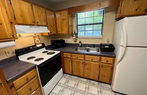 Kimberlin Heights Cabina | NEW LISTING! Charming Cozy Cabin! Tucked Away in a PEACFUL MOUNTAIN surrounding!