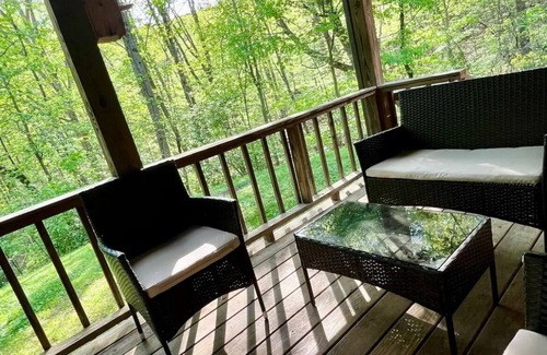 Kimberlin Heights Cabina | NEW LISTING! Charming Cozy Cabin! Tucked Away in a PEACFUL MOUNTAIN surrounding!