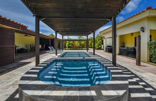 Opal Casa | New Listing Close To Beach Jacuzzi Villa