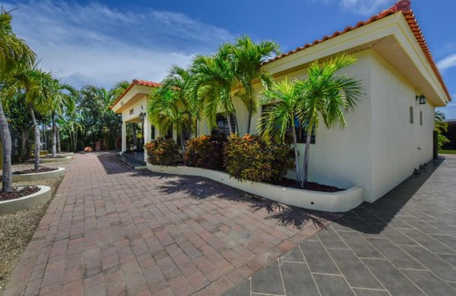 Opal Casa | New Listing Close To Beach Jacuzzi Villa