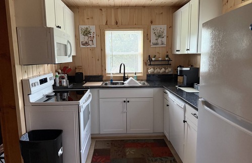 Lenoir Cabina | New listing Cozy 2-bedroom/2-bath cabin in serene Happy Valley near Blowing Rock