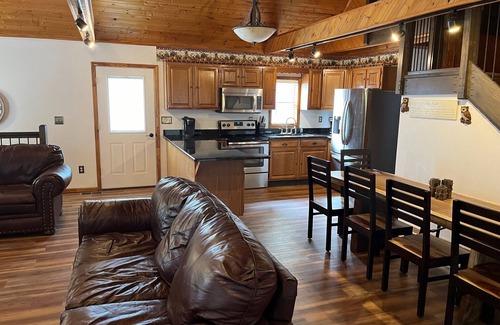 Sevierville Cabina | New Listing - Cozy 5-bedroom cabin in Sevierville - sleeps 18!