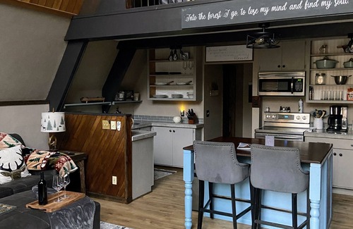 Groom Creek Cabina | New Listing - Cozy A-Frame cabin in adorable Mt neighborhood just 12 min to DT!!