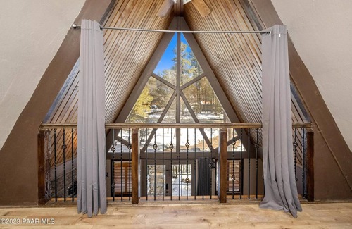 Groom Creek Cabina | New Listing - Cozy A-Frame cabin in adorable Mt neighborhood just 12 min to DT!!