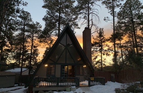 Groom Creek Cabina | New Listing - Cozy A-Frame cabin in adorable Mt neighborhood just 12 min to DT!!