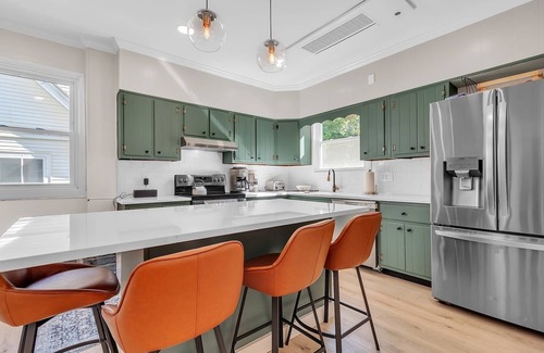 North Lake George Casa | NEW LISTING! Cozy Trotter (4-Bedroom Home) - Pets Allowed