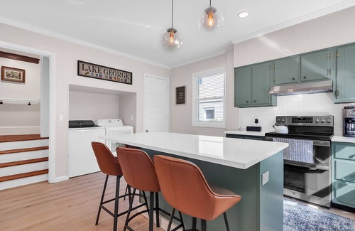 North Lake George Casa | NEW LISTING! Cozy Trotter (4-Bedroom Home) - Pets Allowed