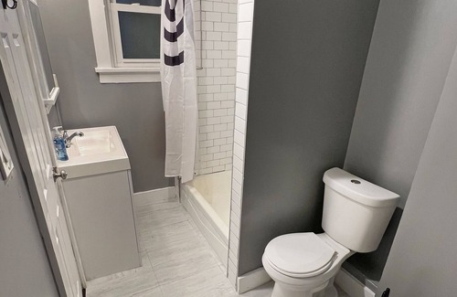 Forest Hills Casa | *New Listing*Cute 1BR/Private Balcony/Free Parking