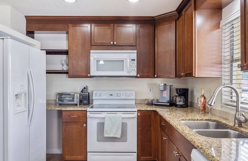 Palm Harbor Casa | NEW LISTING DISCOUNT! 3 mi to beach, Pool, Game room, Grill,Pets, Murals, Lake