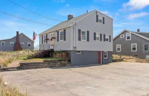 Newbury Casa | NEW LISTING DISCOUNT Oceanfront on Plum Island w/4+ bedrooms. Family friendly!