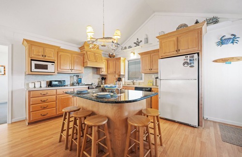 Nags Head Casa | New Listing-Dock, Kayaks, Bikes, Beach Chairs, Shared Pool