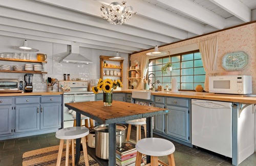 Richmond Apartamento | New listing! Dublinshire Farm #3: Stunning grand apt in lovely country barn.