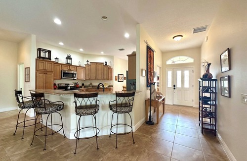 St. Charles Casa | NEW LISTING! ENCHANTING RETREAT-COMMUNITY POOL/GOLF/TENNIS-55+/NEAR BEACH/SHOPS!