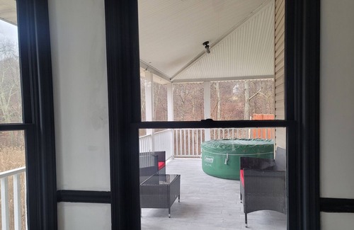 Putnam Valley Casa | NEW LISTING! Entire Putnam Valley Estate - 5BR Hot Tub Sauna by RedAwning