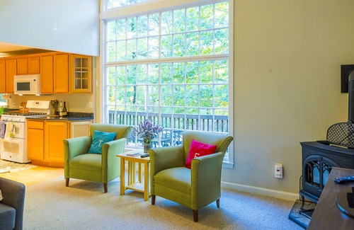 Ogunquit Casa | New Listing! Escape to the Ogunquit Charm, Near Beach & Town! Wifi, Firepit