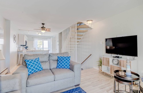 Heron Harbour Isle Casa | New Listing Fantastic 3BR 2.5BA Townhouse with Pool