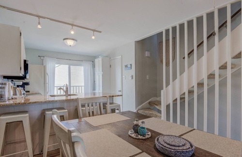 Heron Harbour Isle Casa | New Listing Fantastic 3BR 2.5BA Townhouse with Pool
