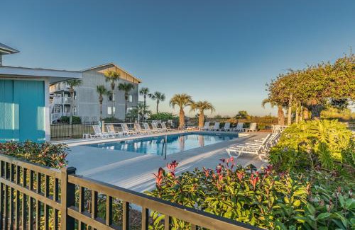 Oceanmarsh Subdivision Casa | New Listing - First floor condo on Harbor Island