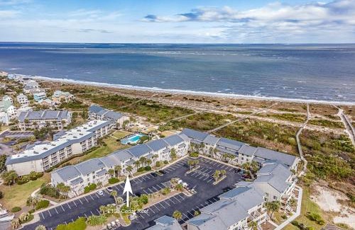 Oceanmarsh Subdivision Casa | New Listing - First floor condo on Harbor Island