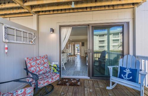 Oceanmarsh Subdivision Casa | New Listing - First floor condo on Harbor Island