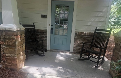 Athens Condominio | New listing for Game night luxury 2 bedroom 2 bath condo with walking to stores