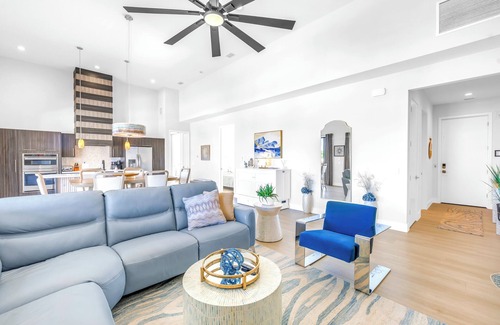 Siesta Key Condominio | NEW LISTING! Gertrude's | Penthouse + Pool, 500ft to Private Beach