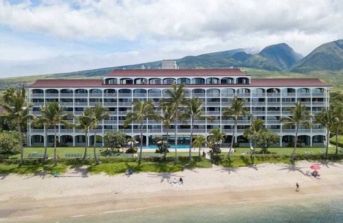 Historic Lahaina Front Street Condominio | New Listing! Hotel Zone Lahaina Shores Premier Mtn view Studio on the Beach