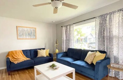 Greenwood Casa | New listing in Downtown Greenwood, Sleeps 10!