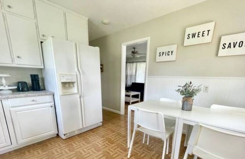 Greenwood Casa | New listing in Downtown Greenwood, Sleeps 10!